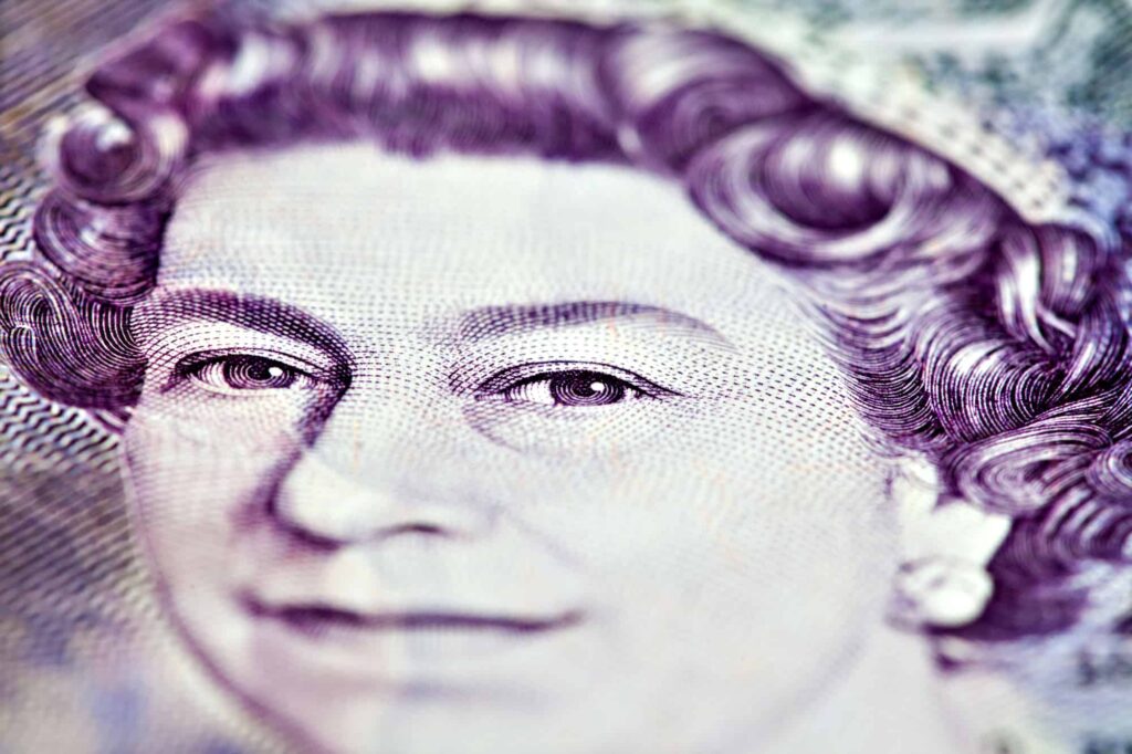 Queen Elizabeth II on the English banknote.